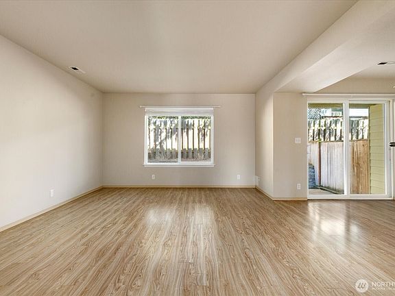 4th image of 210 NE Melrose Drive