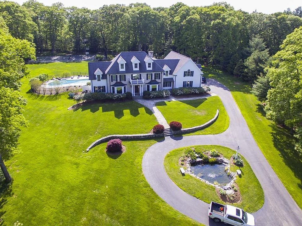 1st image of 8 Grand Hill Dr