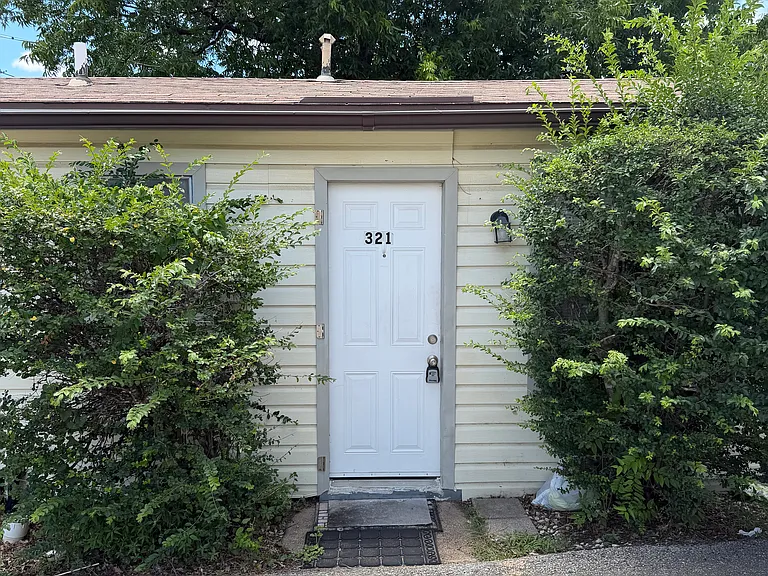 321 Katherine Cir — Photo 1