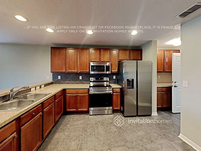 7444 Bridgeview Dr — Photo 8