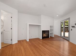 646 Stevens Ave APT B, Solana Beach, CA 92075