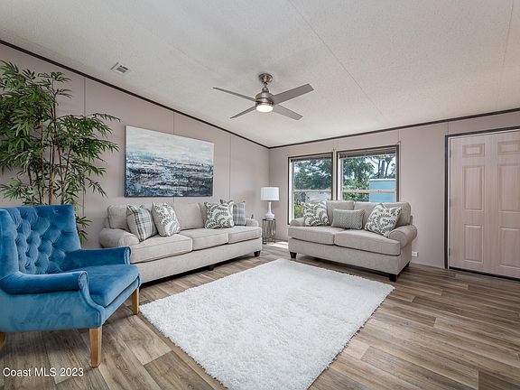 3rd image of 945 Cashew Cir
