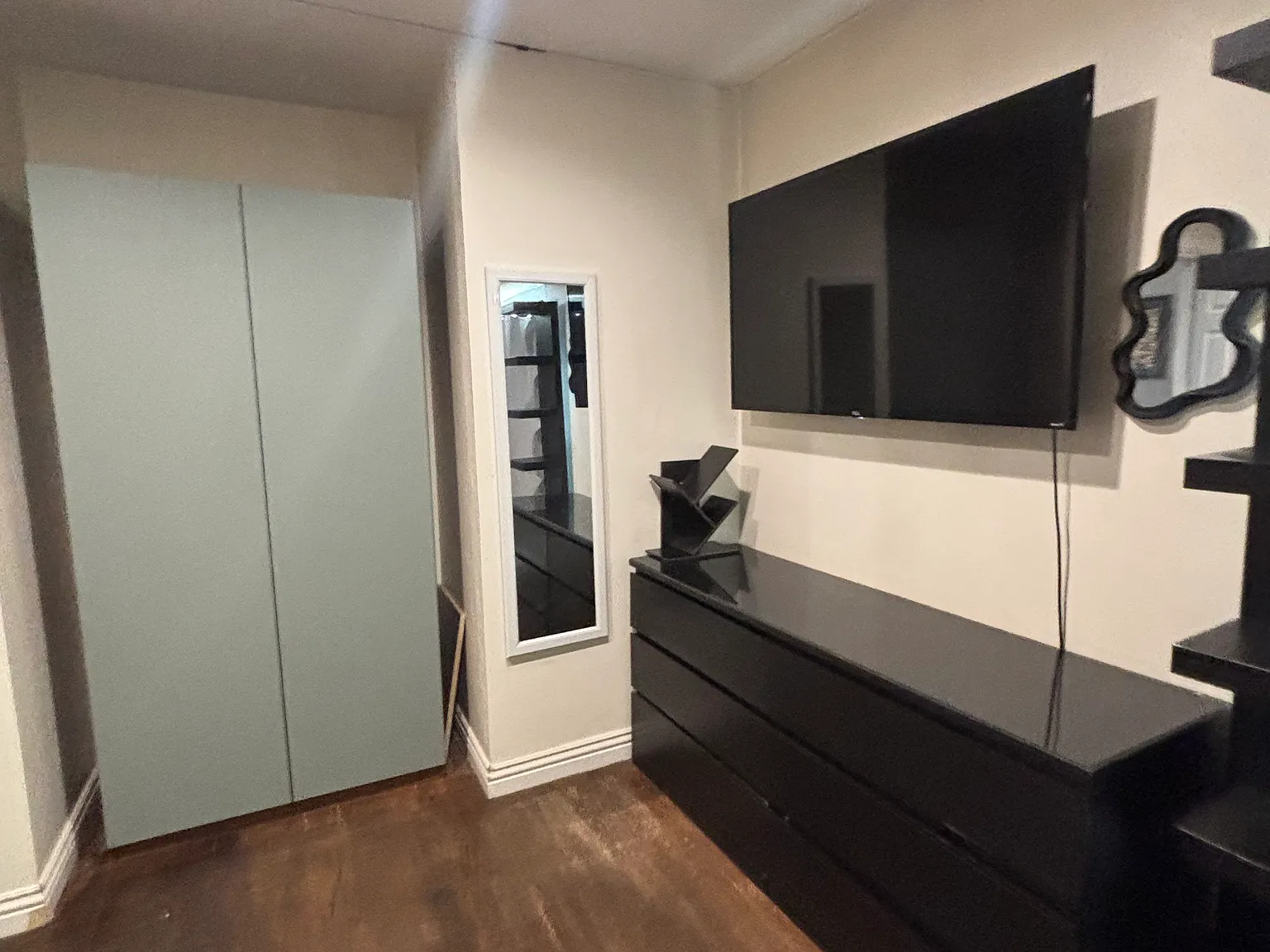 3 bed, 1096 sqft, $1,200 — Photo 2