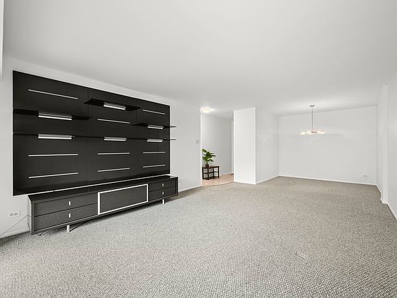 3rd image of 1103 S Hunt Club Dr APT 126