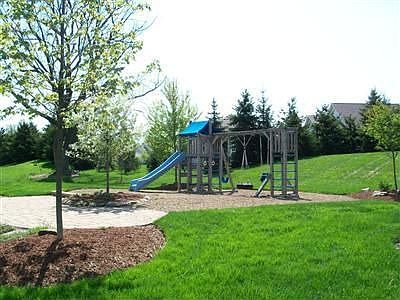 3rd image of 15045 Old Oak Dr