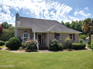 313 Forest Oaks Dr, New Bern, NC 28562