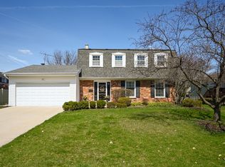 1551 Darwin Ln, Wheaton, IL 60189