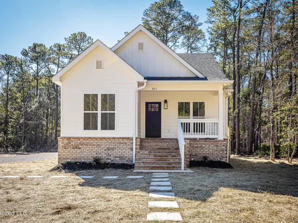 811 Bay St, Ocean Springs, MS 39564