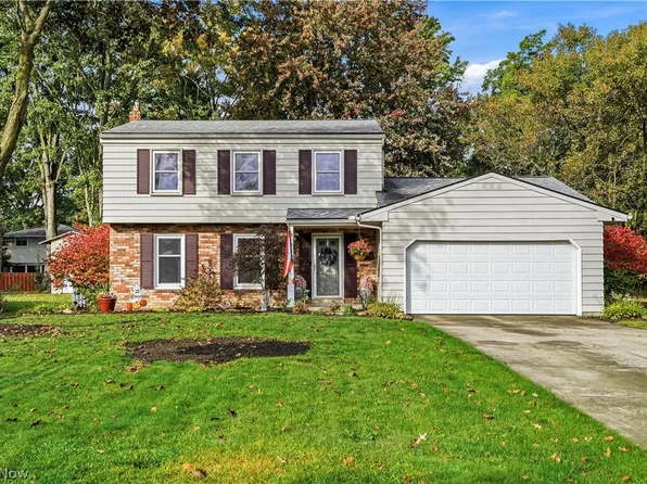 6124 Sherwood Dr, North Olmsted, OH 44070
