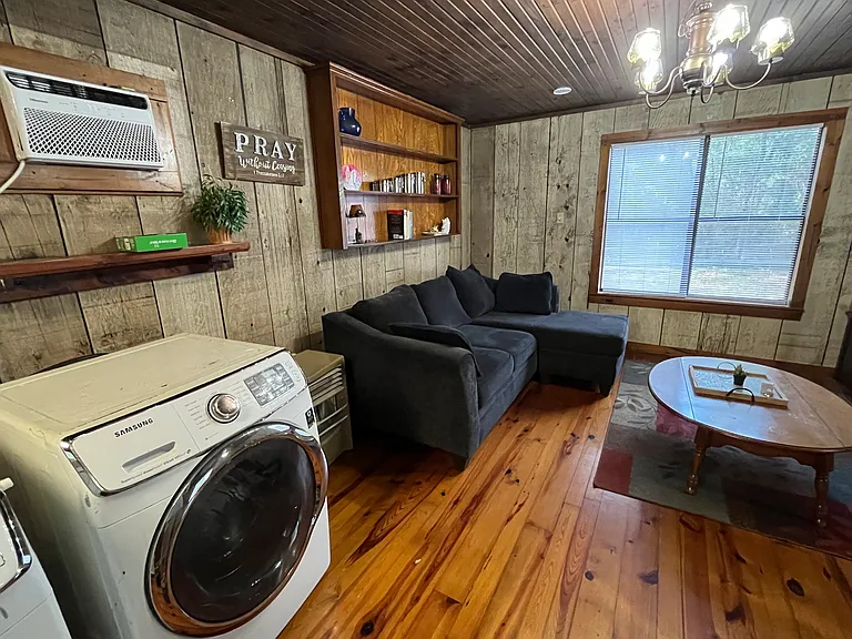 1069 Hanna Dr — Photo 4