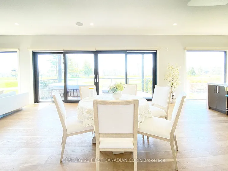 53 Edwin Dr — Photo 8