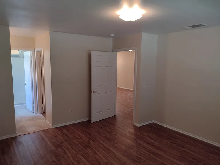 11541 Park Ln — Photo 2
