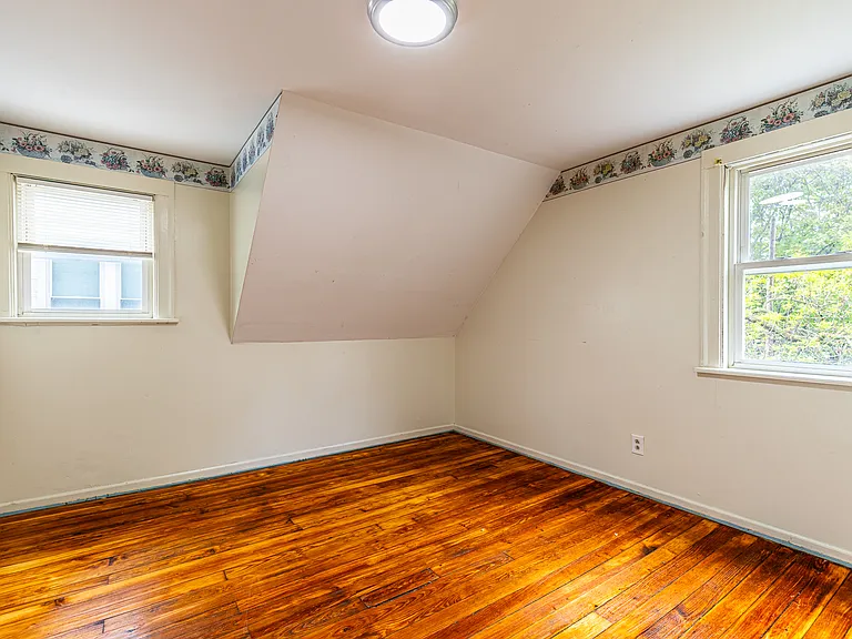 111 Bidwell Ter — Photo 26