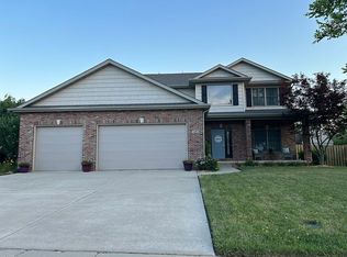 1106 Milldale Dr, Rochester, IL 62563