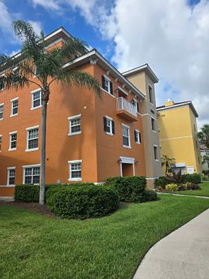 4510 Botanical Place Cir #202