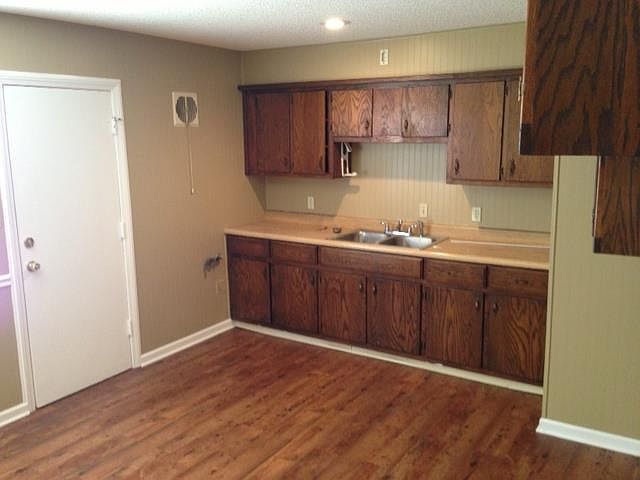 2nd image of 7707 E 112th St