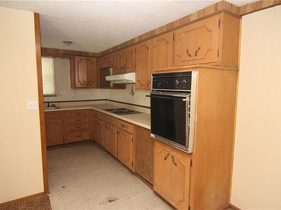 4th image of 401 Murdock St