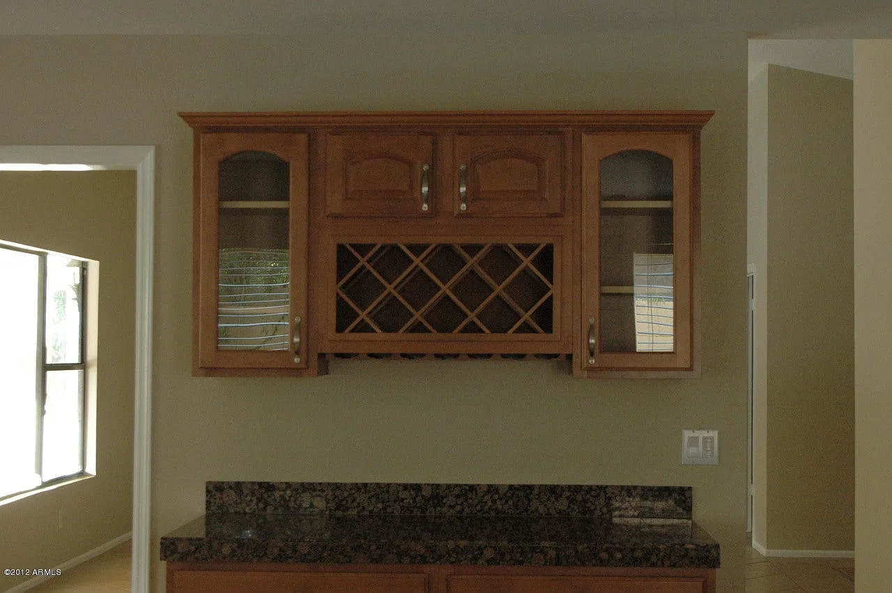 3 bed, 1999 sqft, $2,600 — Photo 4