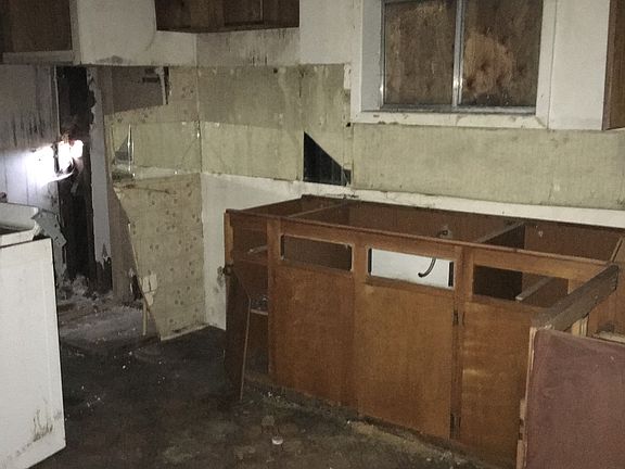 4th image of 1109 Douglas St