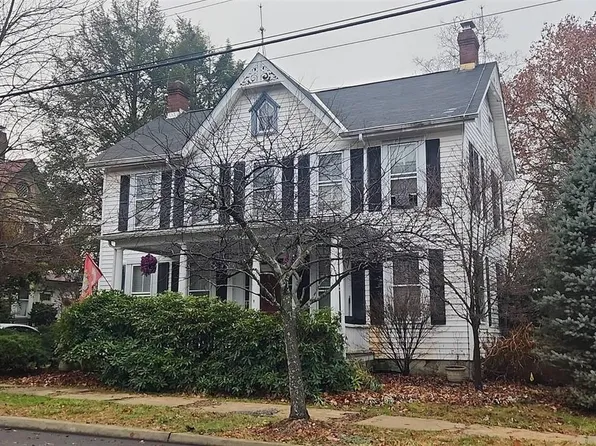 62 Main St, Bloomsbury, NJ 08804