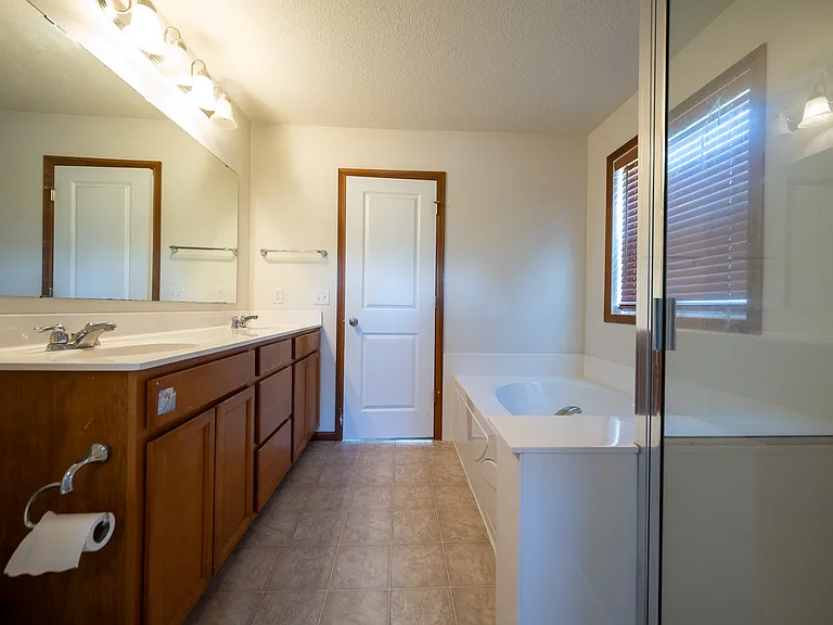 1814 Spring Creek Dr — Photo 18
