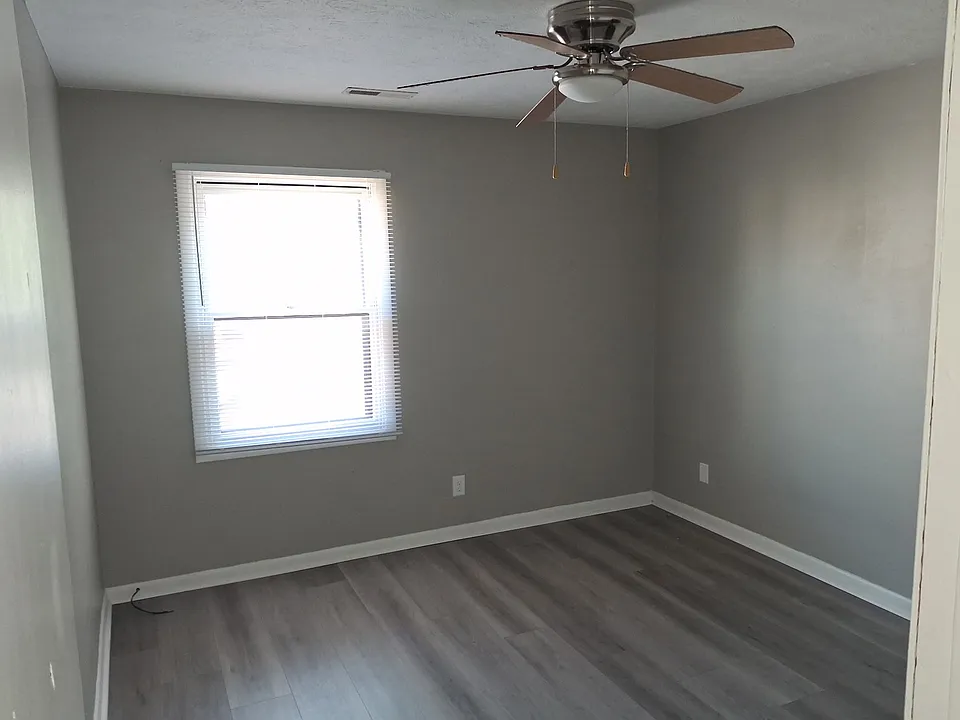 302 College Park Dr #3