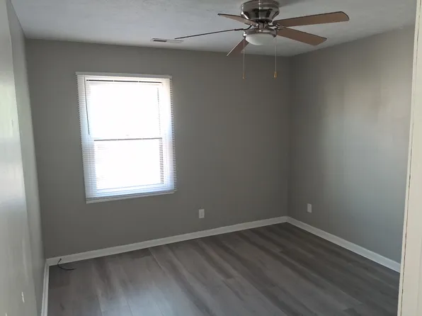 302 College Park Dr APT 3, Normal, IL 61761