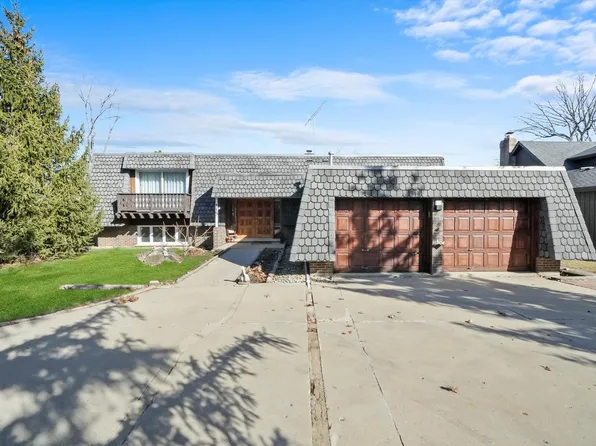 115 Iroquois Trl, Wood Dale, IL 60191