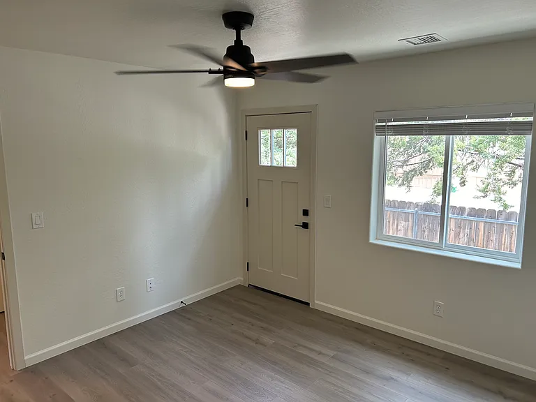 1048 Whipple St #D — Photo 30