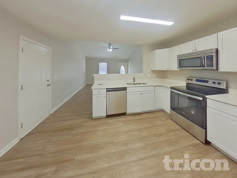 705 Continental Dr — Photo 5