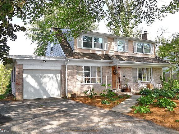 2nd image of 1137 Devonshire Rd