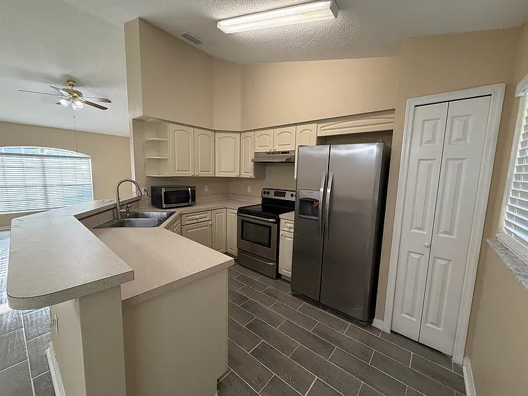 835 Lancaster Ave — Photo 5