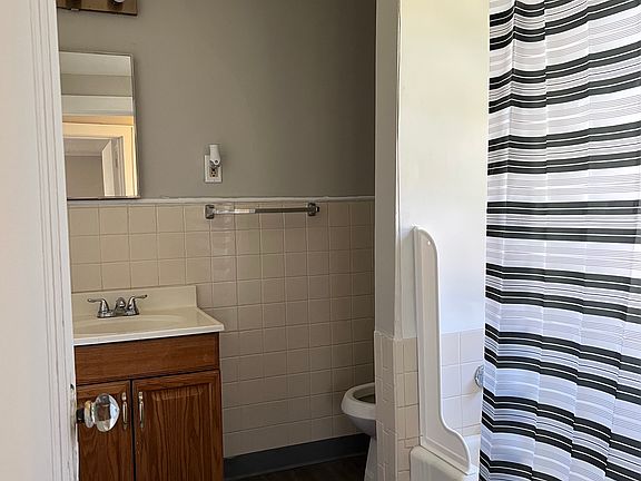 3rd image of 783 Leonard St