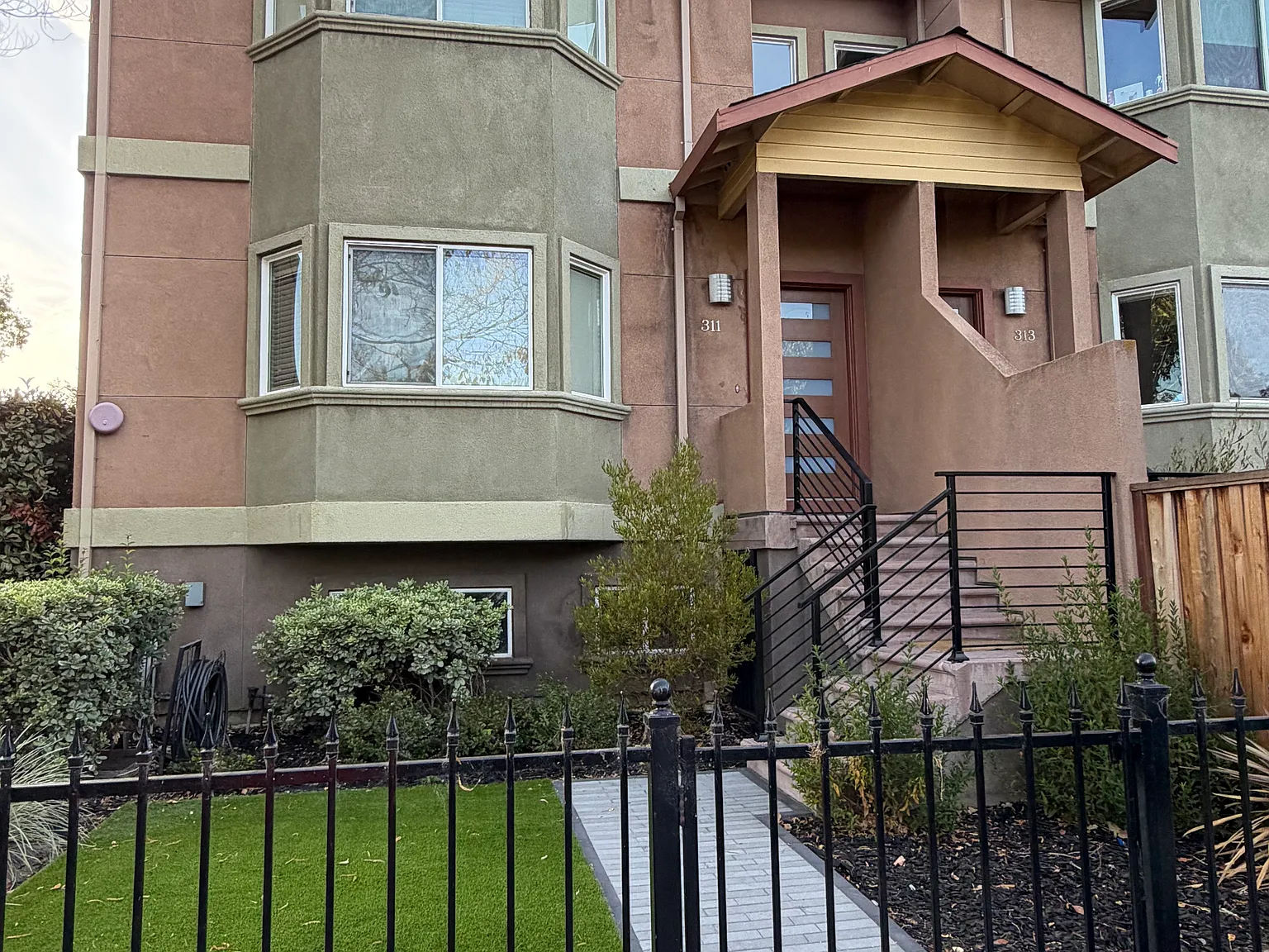3 bed, 2.5 bath, 1600 sqft, $5,675 — Photo 1
