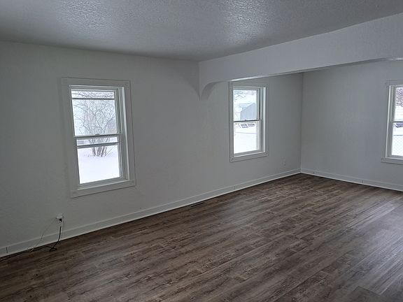 4th image of 213 Saint Paul Ave S