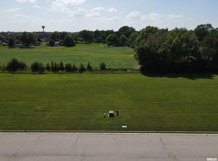 13 Parkview Dr, Eureka, IL 61530