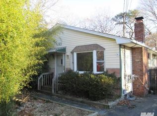 93 Stuyvesant Ave, Mastic, NY 11950