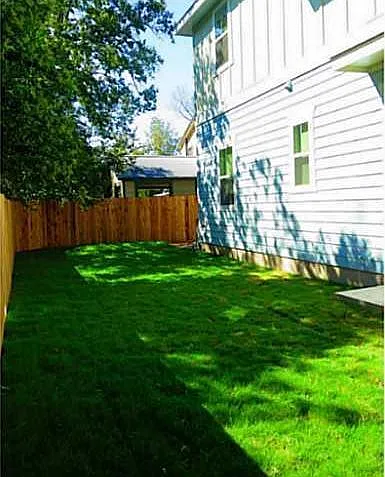 4420 Red River St #B — Photo 6