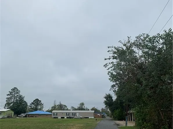 Miles St, Lutcher, LA 70071