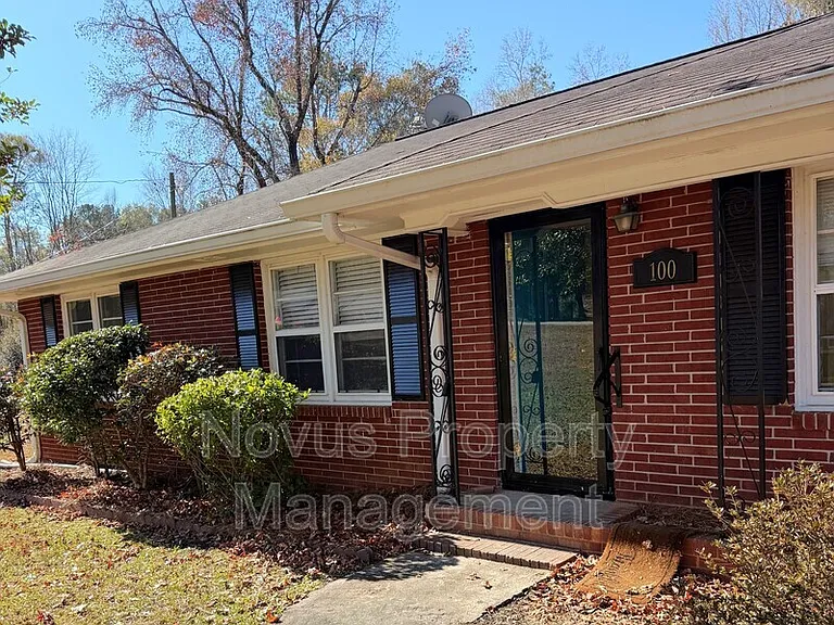 100 W Greenwood Dr — Photo 2