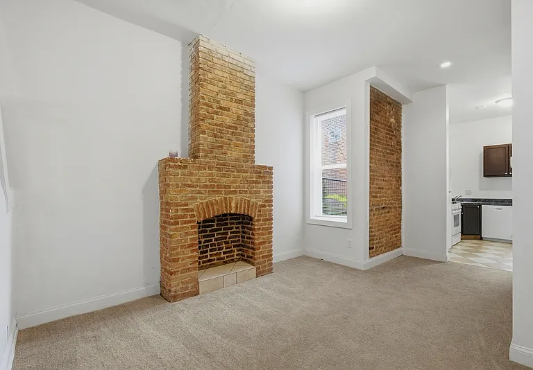 2546 W Baltimore St — Photo 4
