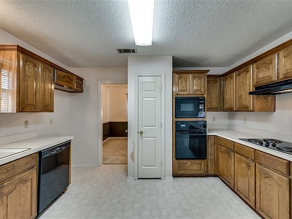 3rd image of 1205 Holly Hill Dr