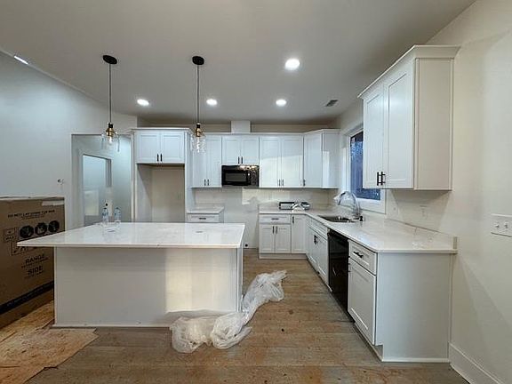 3rd image of 195 Susans Rd