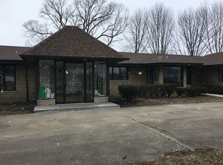 210 Roslyn Rd, Oak Brook, IL 60523