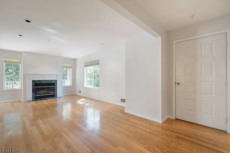 3 bed, 2.5 bath, 2208 sqft, $4,500 — Photo 4