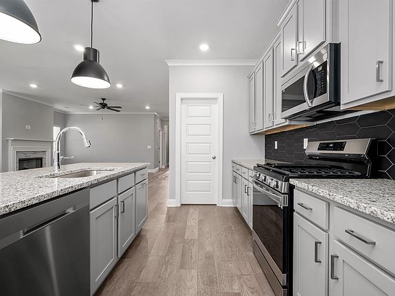2nd image of 216 Ridge Blvd