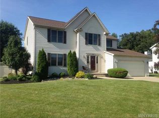 9140 Via Cimato Dr, Clarence Center, NY 14032