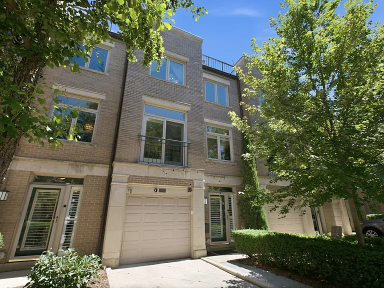 2718 N Southport Ave #A — Photo 22