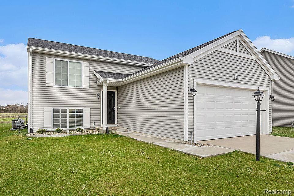 1st image of 722 Natalia Dr