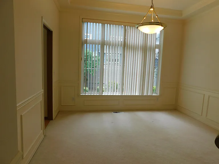 22934 SE 25th Pl — Photo 8